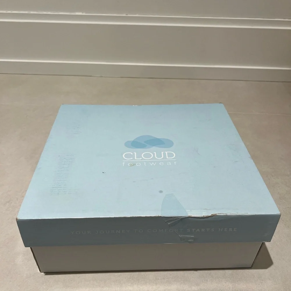 Cloud Aryana Wool Lining Leather Boots, Brand New - Picture 11 of 12